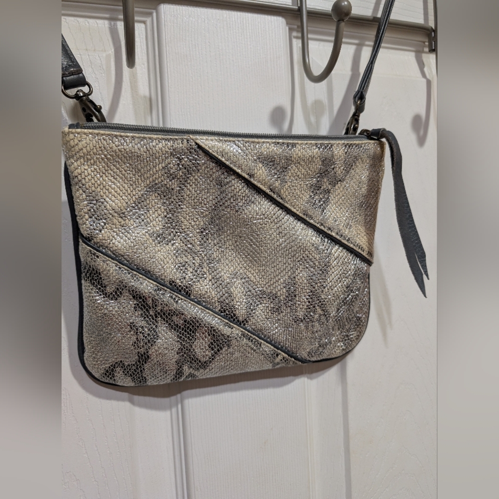 Bryna Nicole Metallic Snakeskin Embossed handbag Crossbody Clutch - Picture 4 of 14